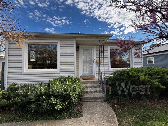 Building Photo - 1878 E Stratford Ave