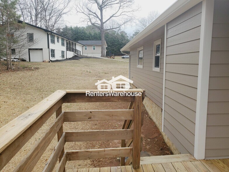 Building Photo - 3910 Lisas Dr