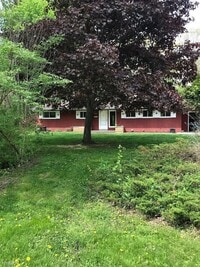Building Photo - Available now! Inviting ranch situated in desirable North Ann Arbor