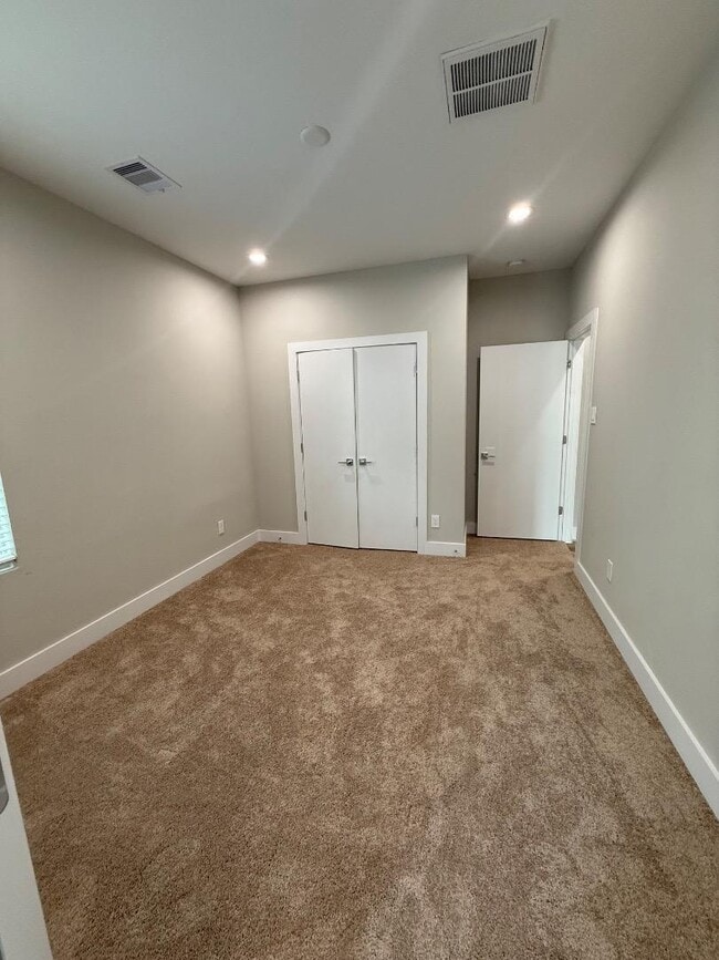Building Photo - 8110 Esther Acres Ln