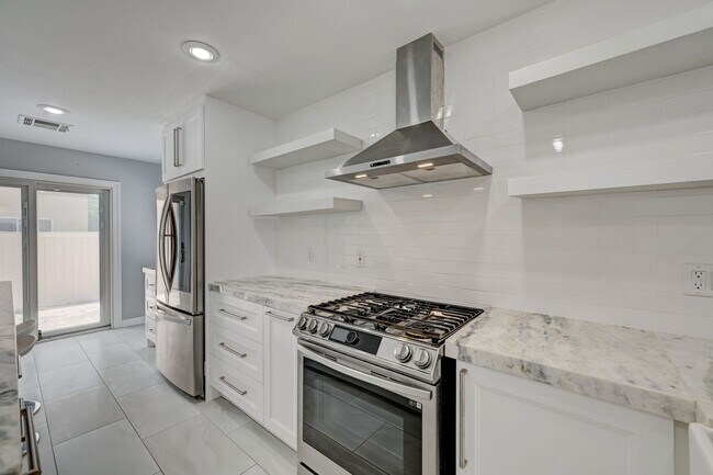Building Photo - Fully Remodeled 3 Bed/ 2.5 Bath Home For Rent