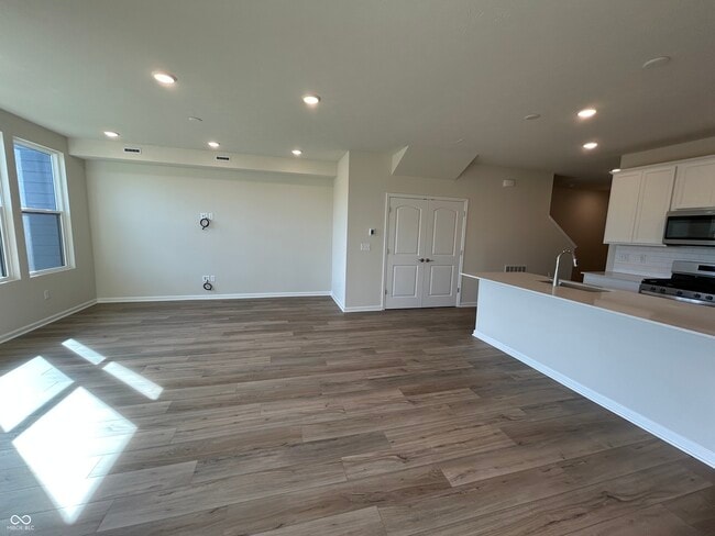 Building Photo - 9755 Behner Dr