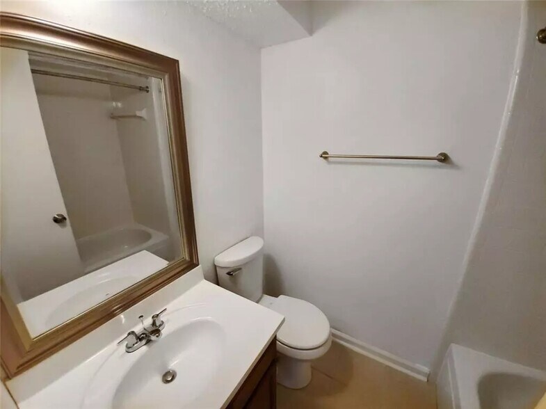 Building Photo - 8715 Yvonne Dr