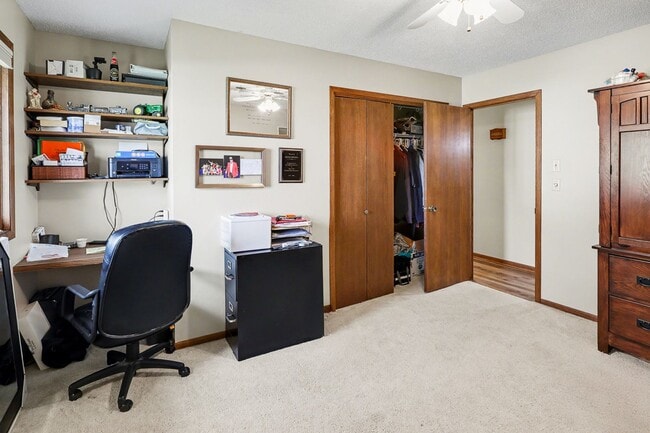 Building Photo - For Rent – 3 Bedroom Home in Sunset Hills, Pella