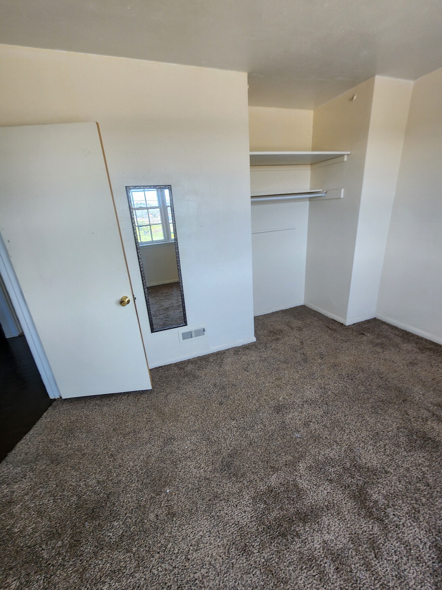 Building Photo - 1417 NW Carden Ave