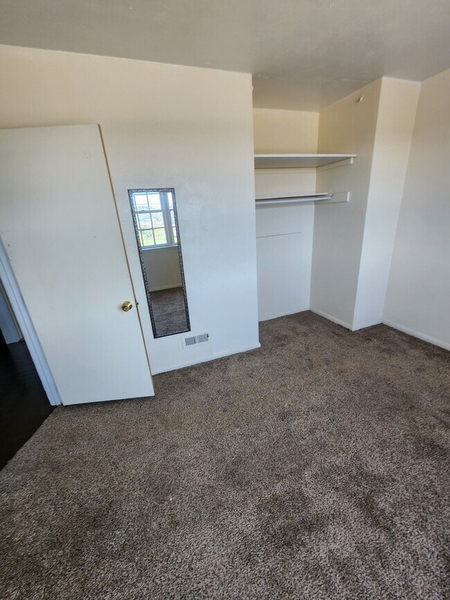 Building Photo - 1417 NW Carden Ave