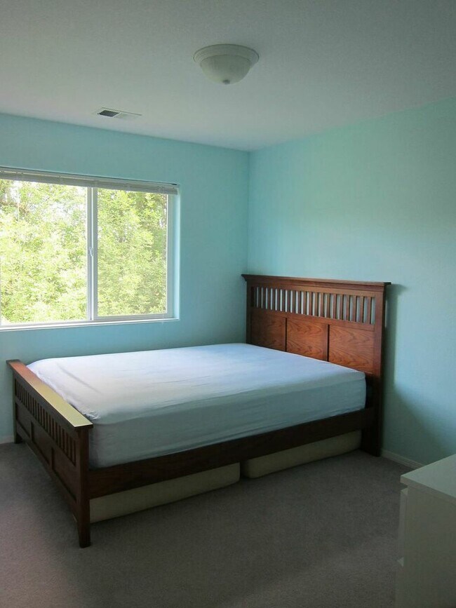 Building Photo - Two Story Traditional Backs to Green space- Back on the market!