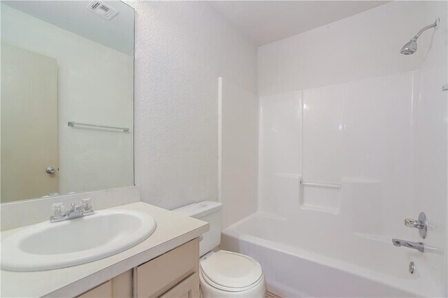 Building Photo - 15400 Lilly Garden Ln