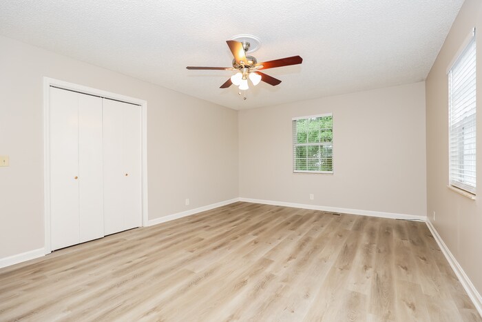Building Photo - 3233 Autumn Dr