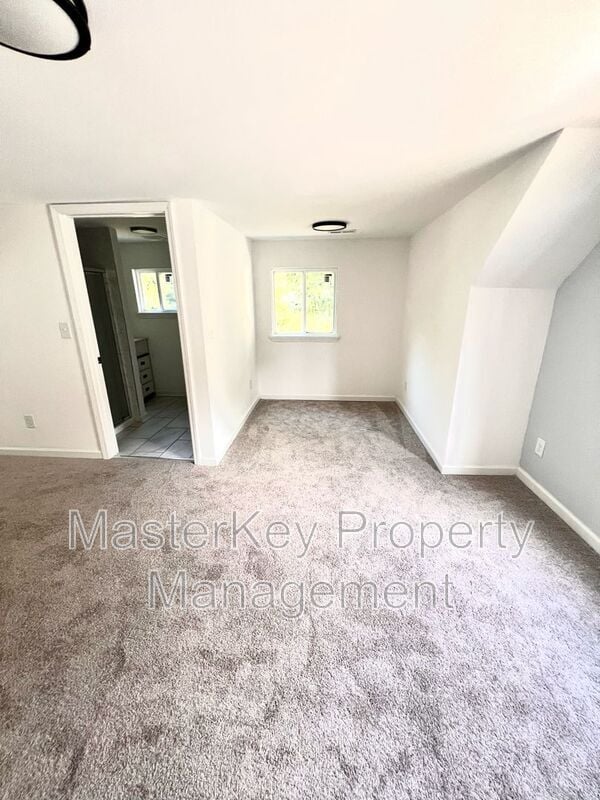 Building Photo - 713 Massey Ave