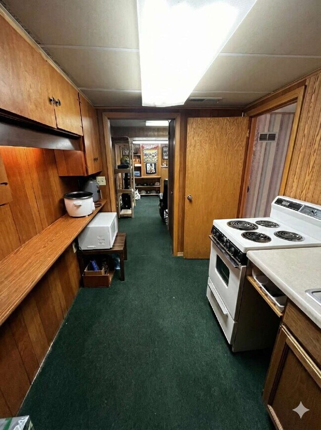 Building Photo - 1 bedroom near UWEC Available June 1st!