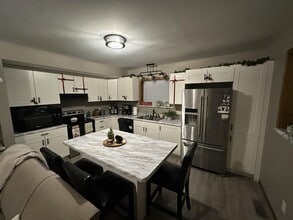 Building Photo - 118 N Wisconsin St