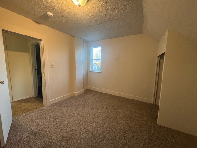 Building Photo - 449 SE 4th Ave