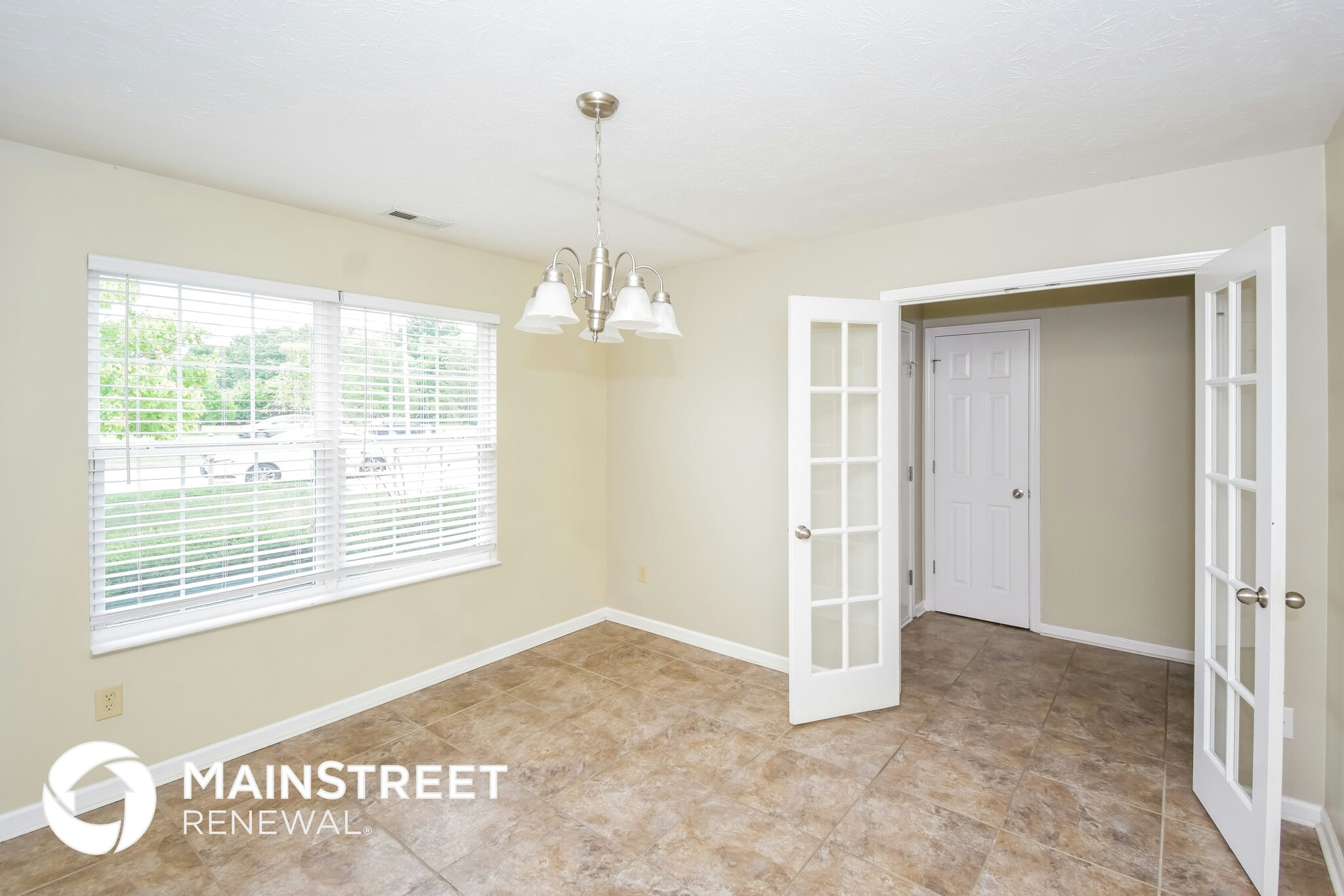 Building Photo - 2220 Rossington Ln