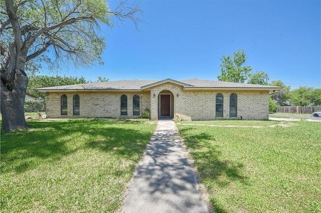 Building Photo - 1909 Shoemaker Dr