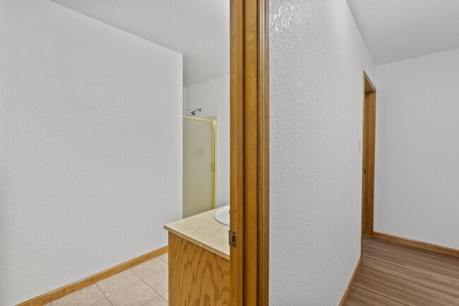 Building Photo - 103 E Miller Ct