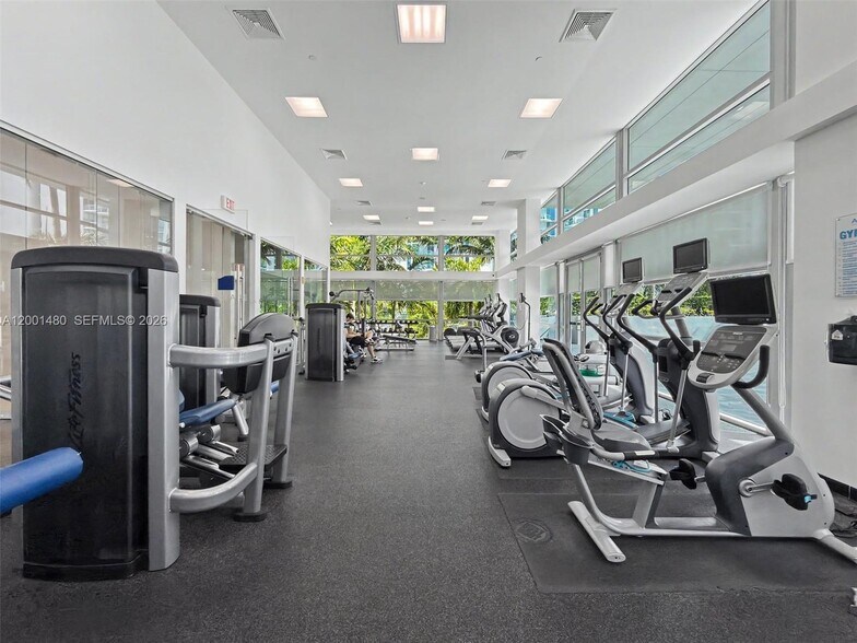 Building Photo - 2950 NE 188th St