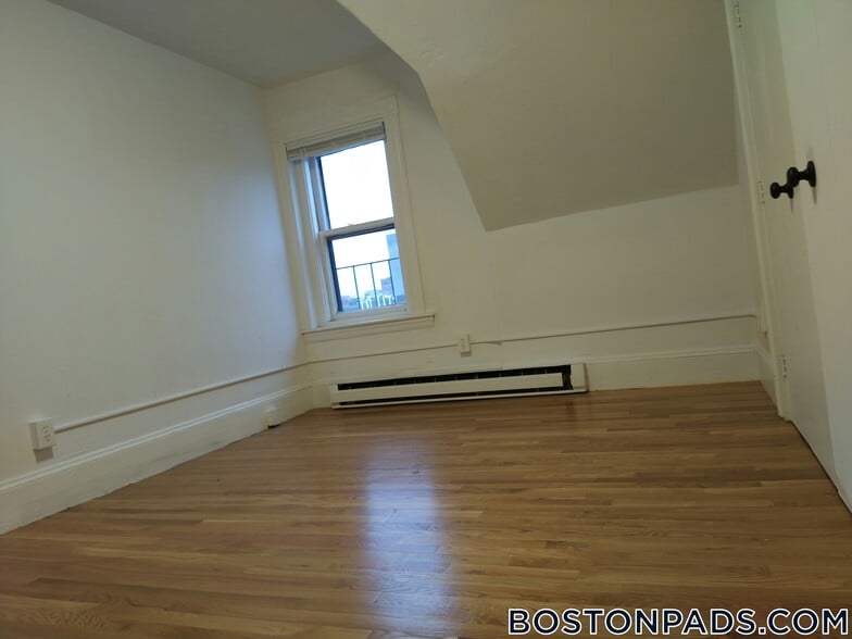 Building Photo - 48 Hereford St