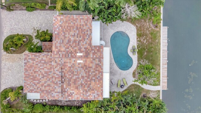 Building Photo - Stunning Annual Rental: Luxury Coastal Liv...