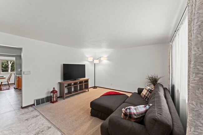 Building Photo - 4025 N Carefree Cir