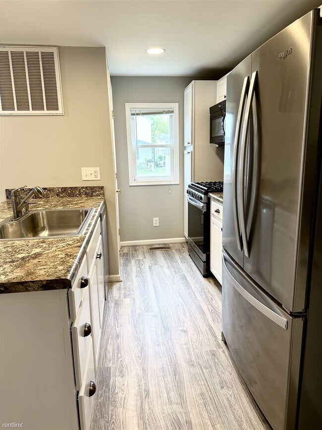 Building Photo - 2 br, 1 bath Duplex - 3932 Fairfax Street