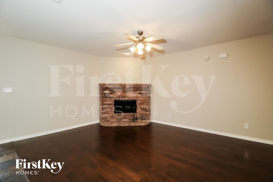 Building Photo - 204 Pagoda Dr