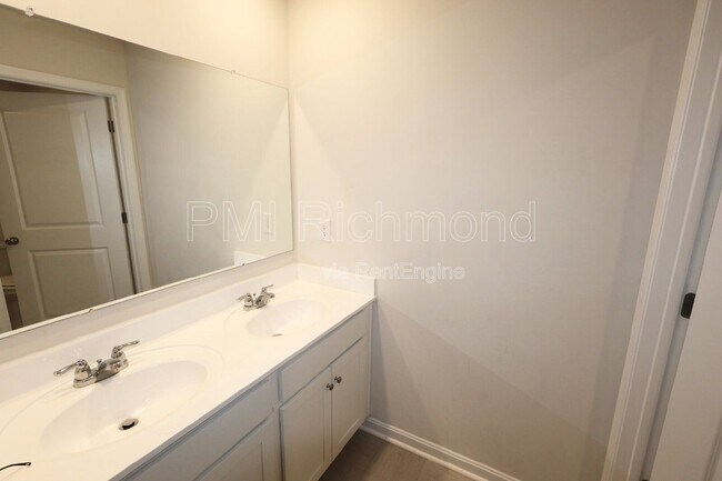 Building Photo - 7001 Batten Ct