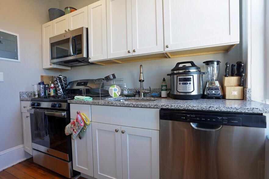 Building Photo - 56 Gardner St