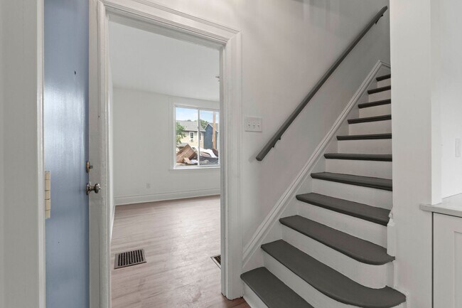 Building Photo - 5708-5710 Weldin