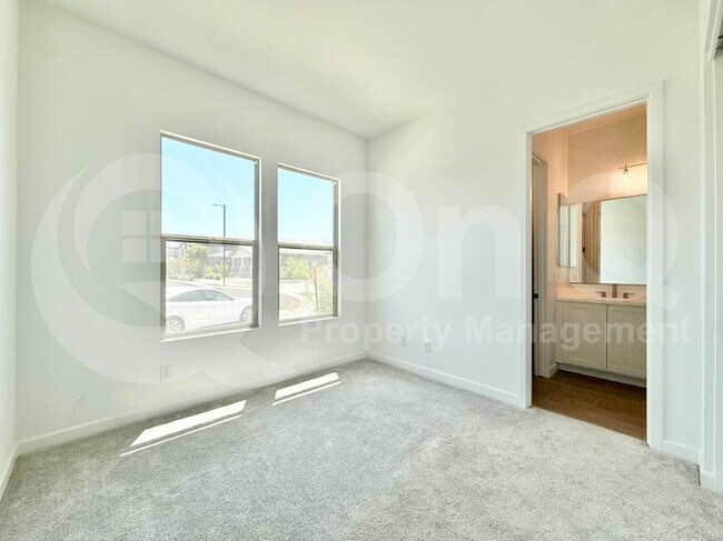 Building Photo - 22604 E Lords Wy