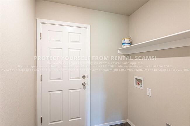 Building Photo - 1151 E Sparrow Cir