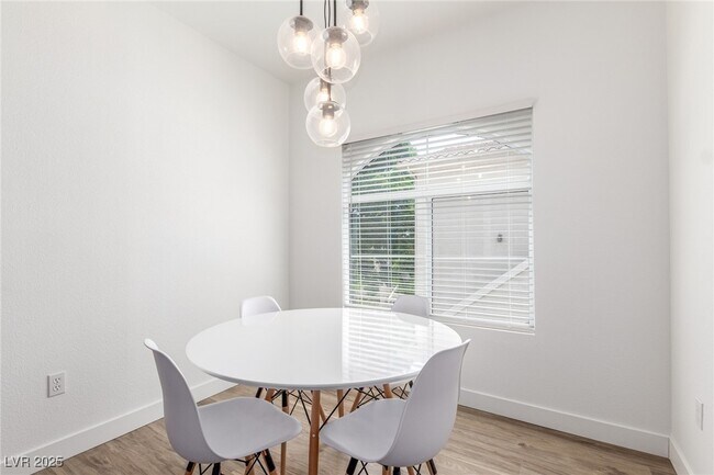 Building Photo - 1500 Cardinal Peak Ln