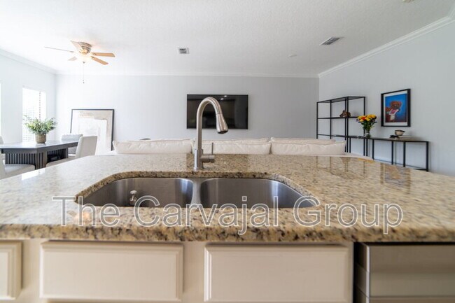 Building Photo - 2210 Seven Oaks Dr