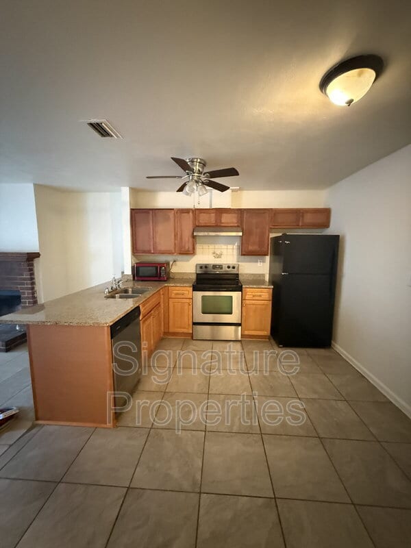 Building Photo - 917 Wickford Dr