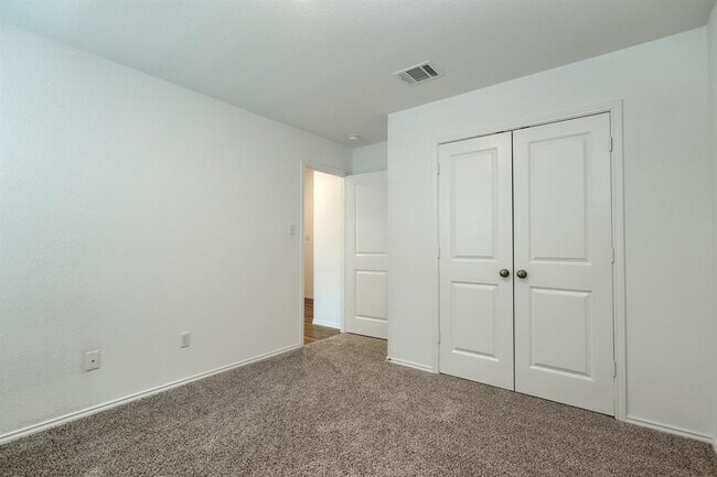 Building Photo - 200 Coventry Dr