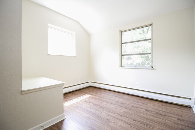 Building Photo - 3350 Beaumont Dr