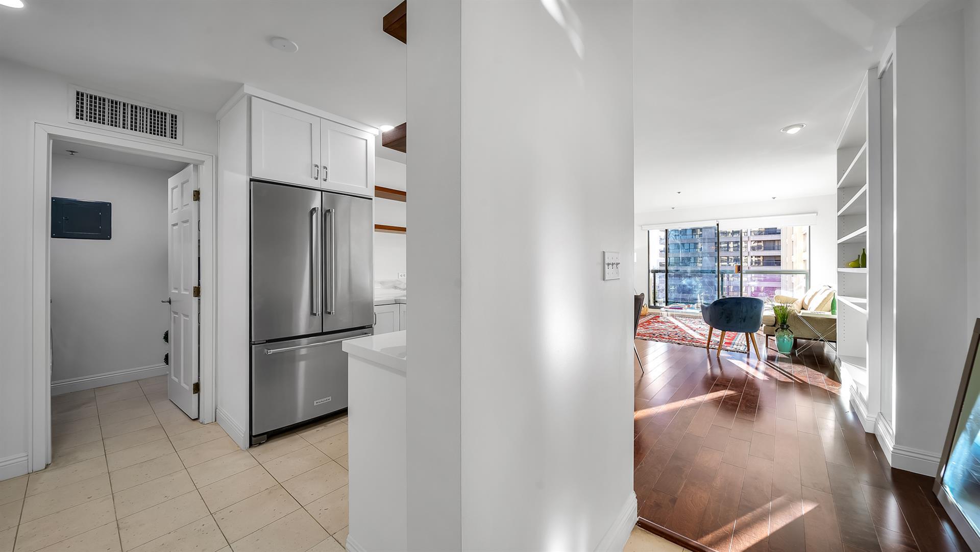 Entry - 10724 Wilshire Blvd