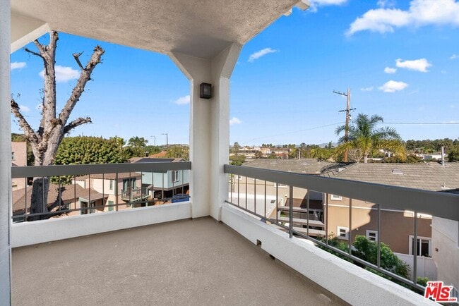 Building Photo - 4643 E 4th St