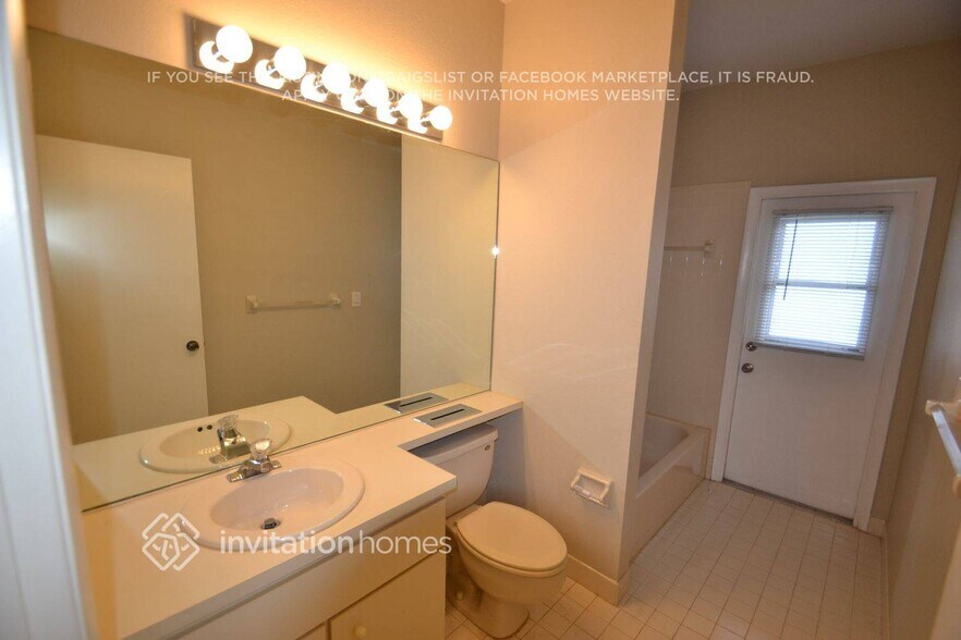 Building Photo - 11571 Waterford Ct