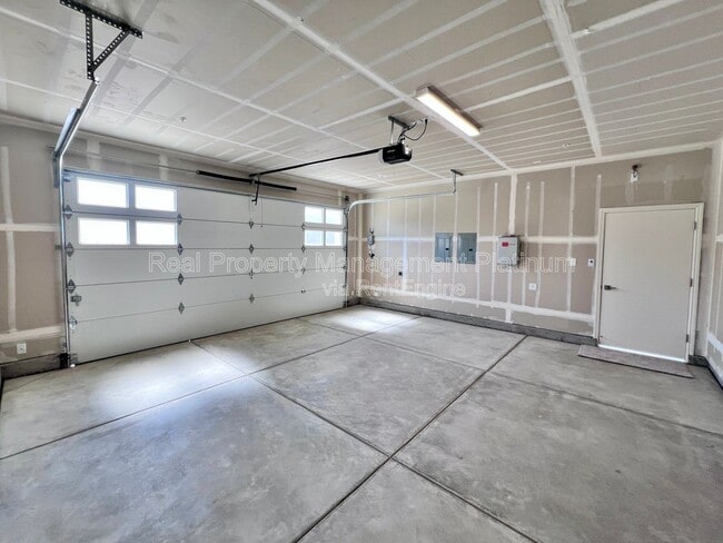 Building Photo - 2059 N Wagon Ln