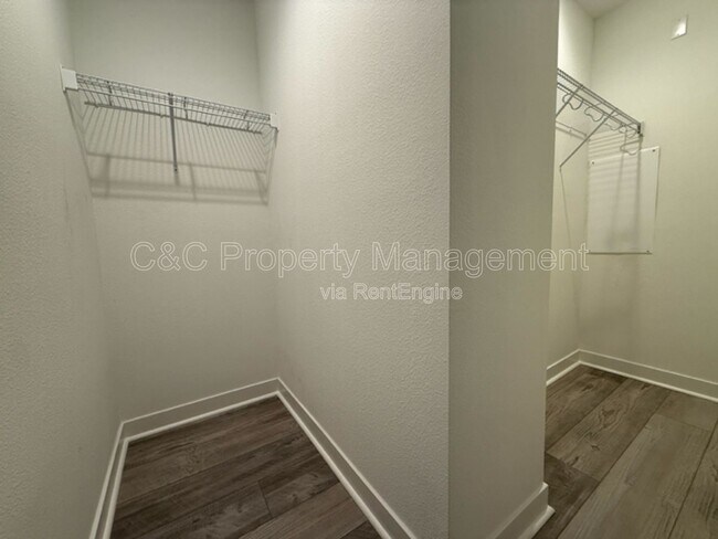 Building Photo - 374 Hansen Ter