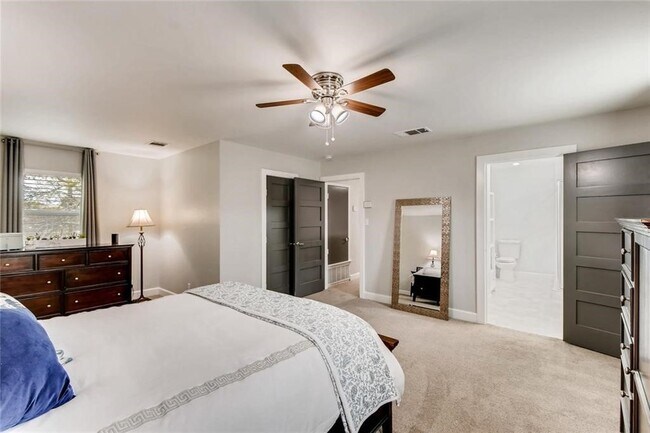 Master Bedroom En Suite - 10505 Salt Block Cir