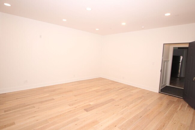 Building Photo - Newly renovated 1 bed apartment in old city