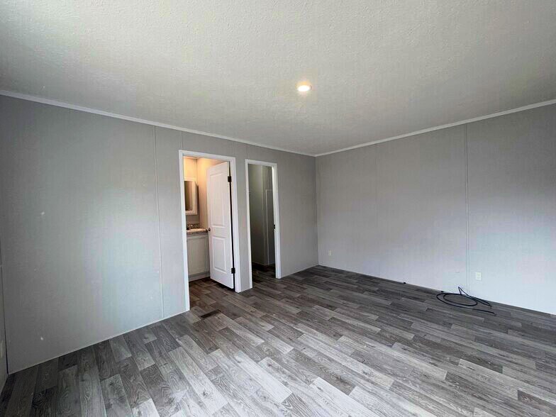 Building Photo - 293 Basket Branch