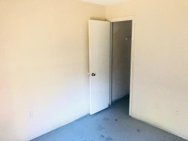 Building Photo - 696 Kilgore St