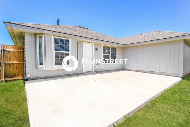 Building Photo - 3 Bedroom Pet-Friendly Home in OKLAHOMA CITY, OK with Main Street Renewal