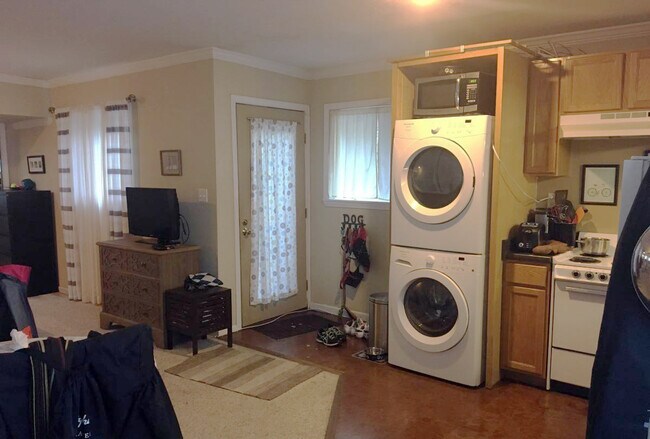 Building Photo - 206 Ross Valley Dr