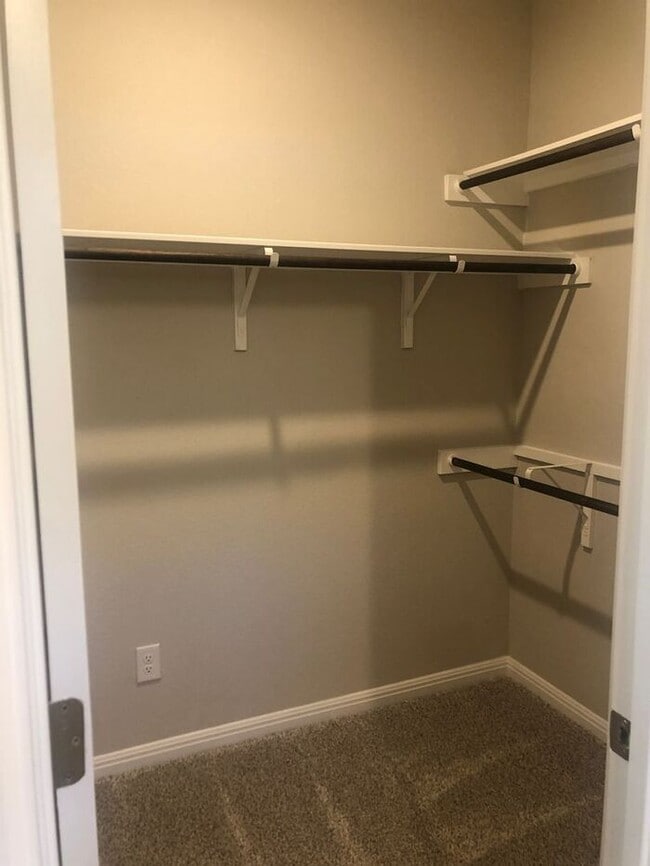 Building Photo - -=Available April 2026=-  4BR/2BA w/ Fenced Yard + Covered Parking in Hutto, TX