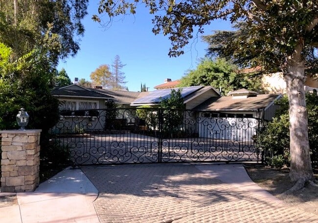 Primary Photo - Encino 3+3 w/gated entry, pool + solar panels!