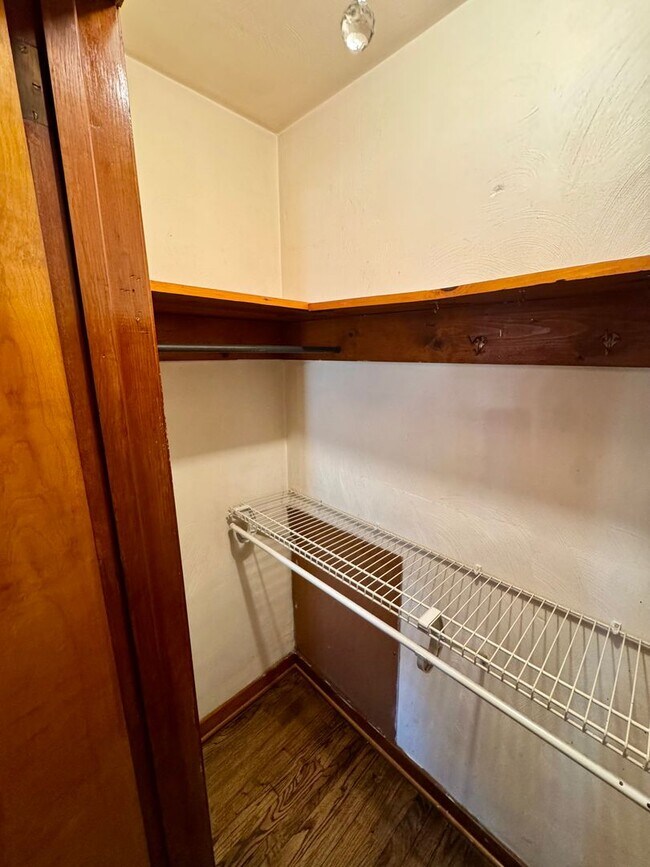 Building Photo - Charming 2-Bed 1-Bath Home in Avalon!